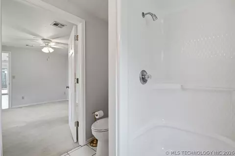 Bath - 10836 E 24th St, Tulsa, OK 74129 photo 2 of 4