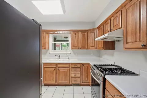 Kitchen - 10836 E 24th St, Tulsa, OK 74129 photo 3 of 5