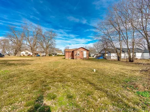 721 W 4th St, Ada, OK 74820 photo 3