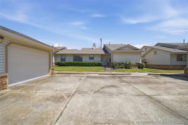 1467 W Evergreen Ln, Claremore, OK 74017