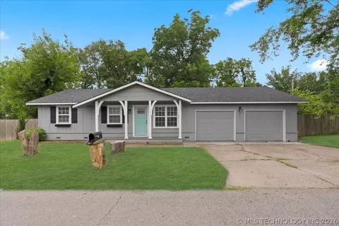 201 SE 7th St, Pryor, OK 74361