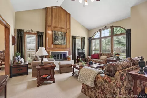 Living - 3418 E 87th Pl, Tulsa, OK 74137 photo 2 of 5
