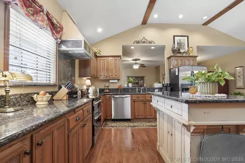 Kitchen - 3418 E 87th Pl, Tulsa, OK 74137 photo 4 of 4