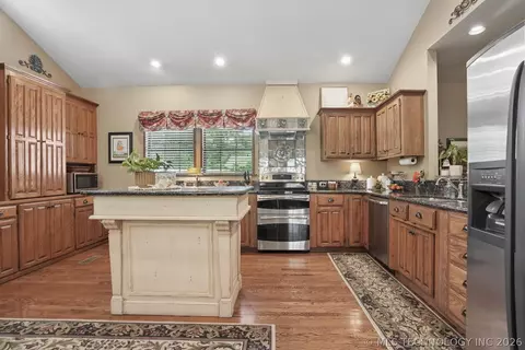Kitchen - 3418 E 87th Pl, Tulsa, OK 74137 photo 3 of 4