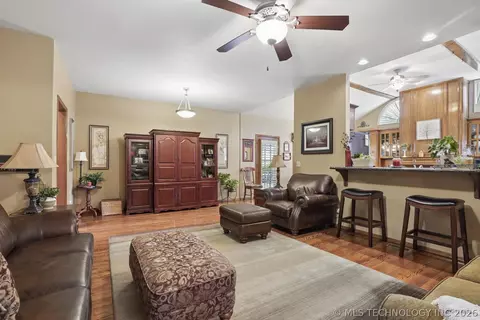 Living - 3418 E 87th Pl, Tulsa, OK 74137 photo 4 of 5
