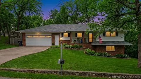 13266 S Spruce Ln, Claremore, OK 74017