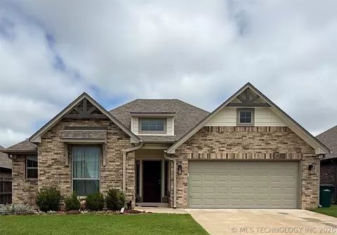 5109 S Walnut Creek Dr, Sand Springs, OK 74063