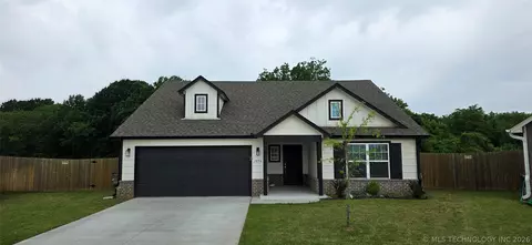 1896 E Tucson Ct, Broken Arrow, OK 74011