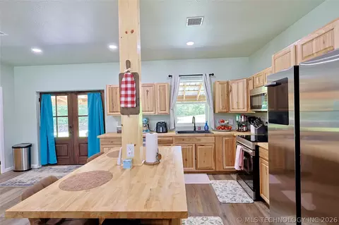 Kitchen - 108531 S 4130 Rd, Checotah, OK 74426 photo 4 of 4