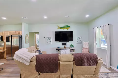 Living - 108531 S 4130 Rd, Checotah, OK 74426 photo 2 of 2