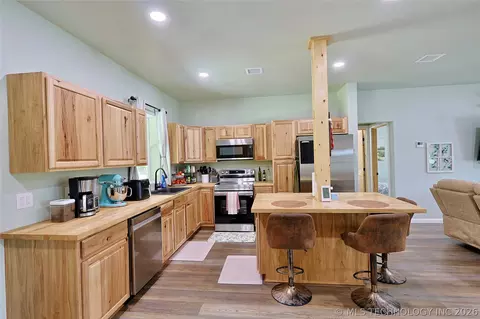 Kitchen - 108531 S 4130 Rd, Checotah, OK 74426 photo 2 of 4