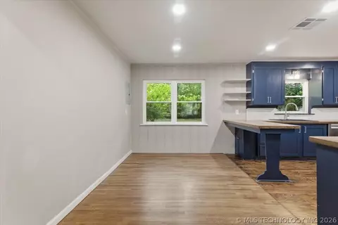 1440 E 55th Pl, Tulsa, OK 74105 photo 8