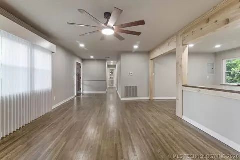 1440 E 55th Pl, Tulsa, OK 74105 photo 6