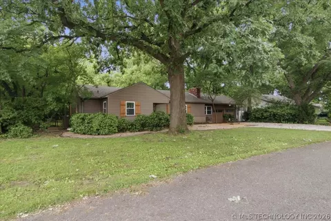 1440 E 55th Pl, Tulsa, OK 74105 photo 2