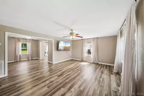 828 E 5th St, Cushing, OK 74023 photo 4