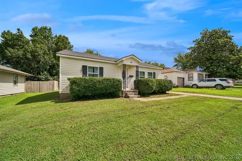 828 E 5th St, Cushing, OK 74023 photo 2