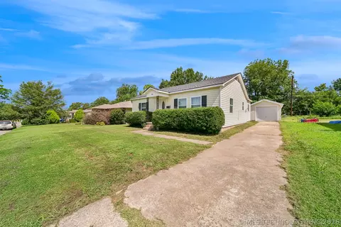 828 E 5th St, Cushing, OK 74023 photo 3