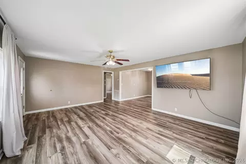 828 E 5th St, Cushing, OK 74023 photo 5