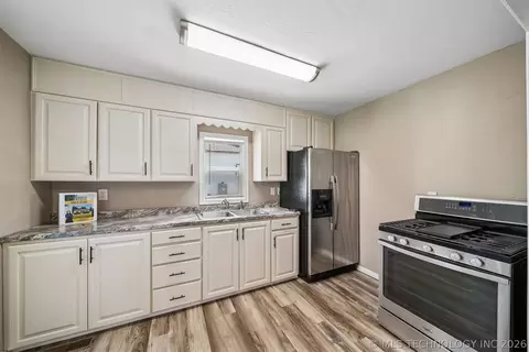 828 E 5th St, Cushing, OK 74023 photo 7