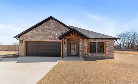 205 Lindsey Ave, Adair, OK 74330