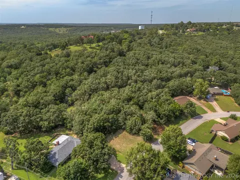 Pin Oak Drive, Sand Springs, OK 74063