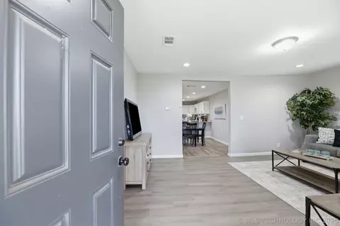Entry Way - 312 W Franklin St, Haskell, OK 74436 photo 1 of 2