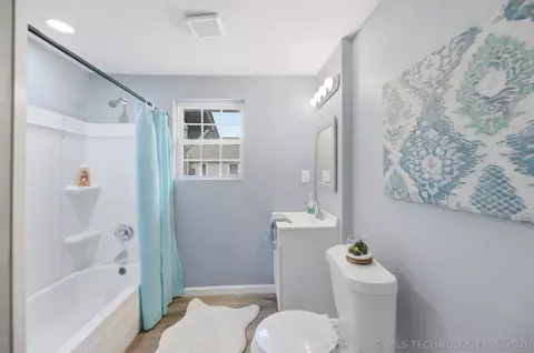 Bath - 312 W Franklin St, Haskell, OK 74436 photo 1 of 3