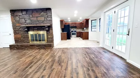 Living - 9131 E 17th St, Tulsa, OK 74112 photo 2 of 2