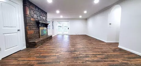 Living - 9131 E 17th St, Tulsa, OK 74112 photo 1 of 2