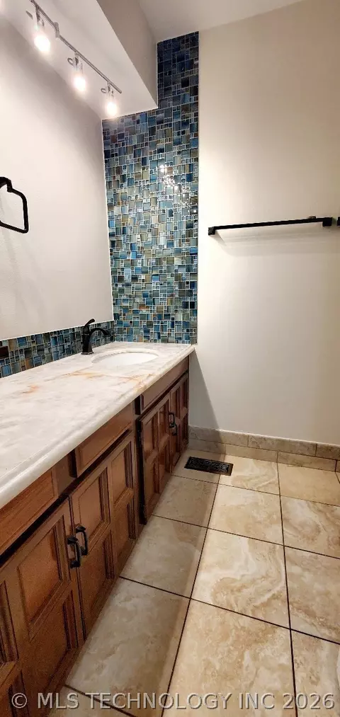 Bath - 9131 E 17th St, Tulsa, OK 74112 photo 1 of 4