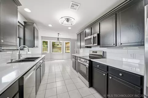 Kitchen - 1103 N Scott Ave, Haskell, OK 74436 photo 4 of 4
