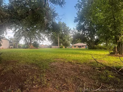 1320 E 12th St, Okmulgee, OK 74447 photo 1