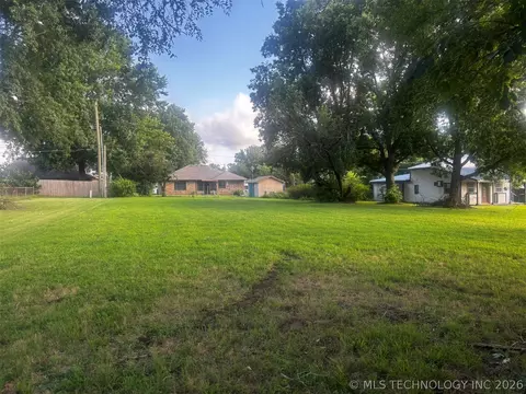 1320 E 12th St, Okmulgee, OK 74447 photo 2