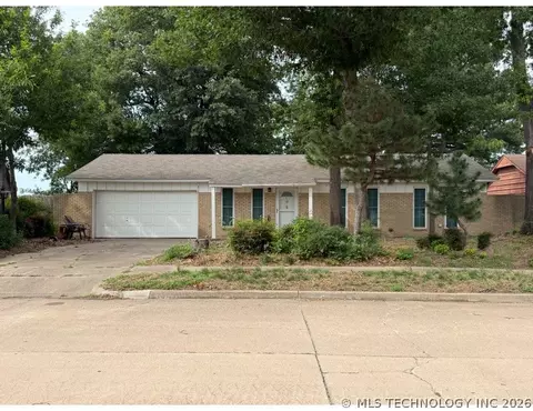 514 E Center St, Collinsville, OK 74021