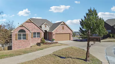 1515 Emily Cir, Sapulpa, OK 74066
