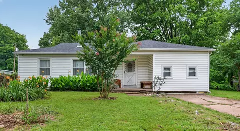 212 S Indianola St, Pryor, OK 74361