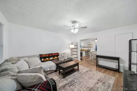 479 E 137th St, Glenpool, OK 74033 photo 4