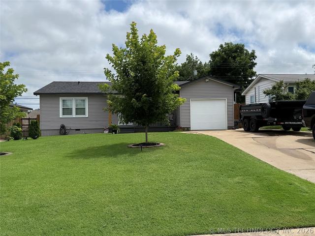 8944 E Newton St, Tulsa, OK 74115
