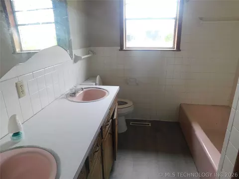 700 E Ozark St, Morris, OK 74445 photo 10