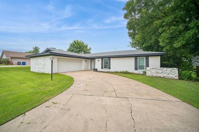 7663 E 58th Pl, Tulsa, OK 74135