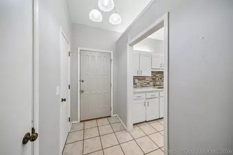7663 E 58th Pl, Tulsa, OK 74135 photo 6