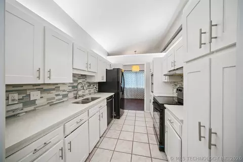 7663 E 58th Pl, Tulsa, OK 74135 photo 8