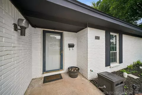 7663 E 58th Pl, Tulsa, OK 74135 photo 2
