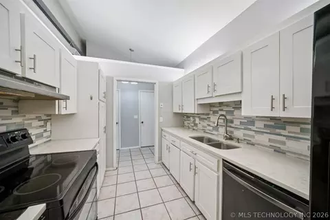 7663 E 58th Pl, Tulsa, OK 74135 photo 9