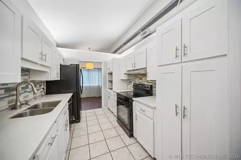 7663 E 58th Pl, Tulsa, OK 74135 photo 3