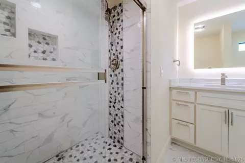 Bath - 7020 E 89th St, Tulsa, OK 74133 photo 5 of 17