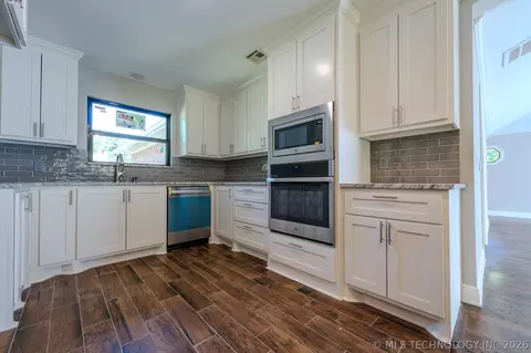Kitchen - 7020 E 89th St, Tulsa, OK 74133 photo 5 of 7