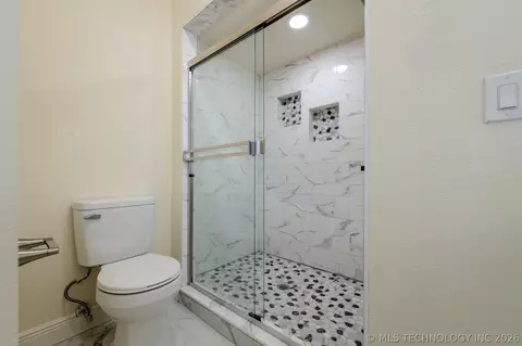 Bath - 7020 E 89th St, Tulsa, OK 74133 photo 4 of 17
