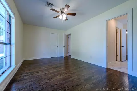 Bedroom - 7020 E 89th St, Tulsa, OK 74133 photo 4 of 7