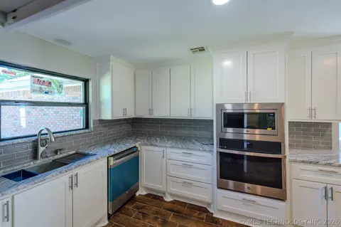 Kitchen - 7020 E 89th St, Tulsa, OK 74133 photo 6 of 7